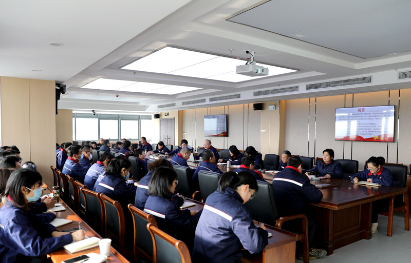 张书记上党课.jpg 张书记上党课.jpg