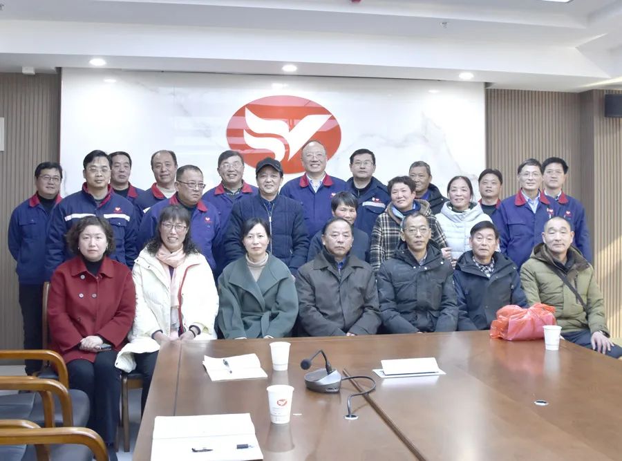 致敬芳华.jpg 致敬芳华.jpg